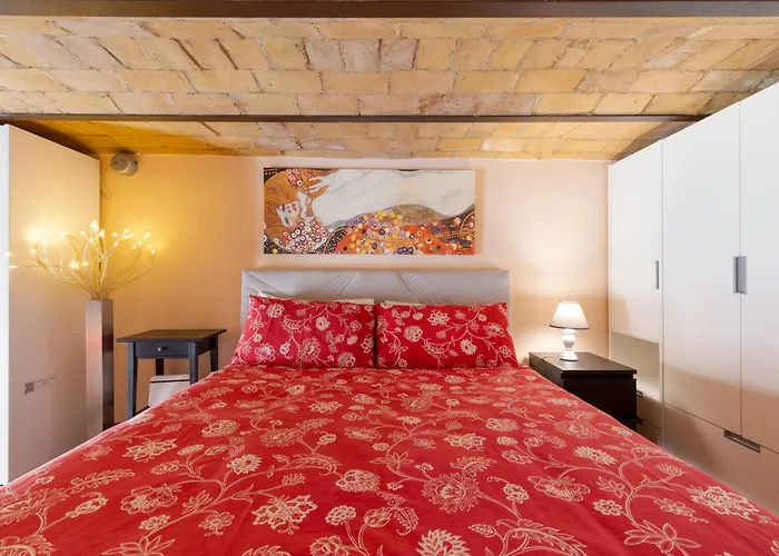 Colosseum Romantic Loft Apartment Rome