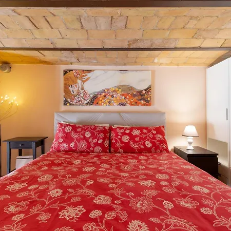 Colosseum Romantic Loft Apartment Rome